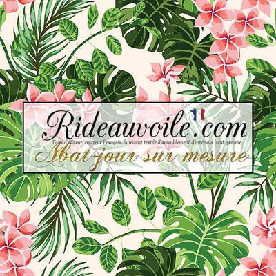 Tissu d'ameublement imprimé par motif répétitif dans un style Exotique Tropical avec de larges feuilles vertes et des fleurs colorées.