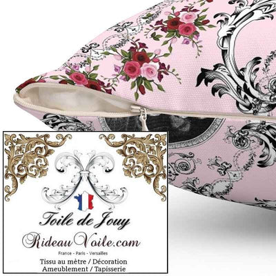Tissu jacquard ameublement imprimé floral ornement Baroque motif Toile de Jouy anges fond rose. Décoratrice d'architecte d'intérieur. Boutique Confection voilage, rideau au mètre. Ignifugé occultant.