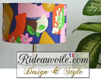Boutique lumière spécialiste Luminaire éclairage Abat jour cylindrique en tissu 100% coton motif floral fleuri rétro. Artisan artisanal, fait main en France. Idéal pied de lampe à poser, lampadaire chambre ou salon. Architecte intérieur décoratrice agencement rénovation.