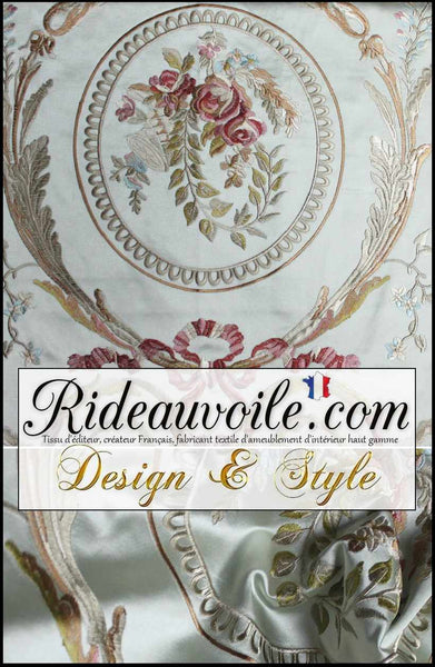 Tapisserie tissu brocard satin ameublement ruban Broderie floral mètre. Décoratrice architecte décorateur tapissier intérieur design Society Paris. textile d'ameublement motif broderie bouquet fleurs ornement style Baroque mètre. Décoration rénovation agencement tapisserie canapé.