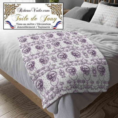 Tissu d'éditeur ameublement motif imprimé Baroque Antique ornement Lys Toile de Jouy Lion violet luxe haut gamme. Décoratrice d'architecte d'intérieur patrimoine historique pour tapisserie. Boutique Confection voilage, rideau au mètre. Ignifugé occultant.