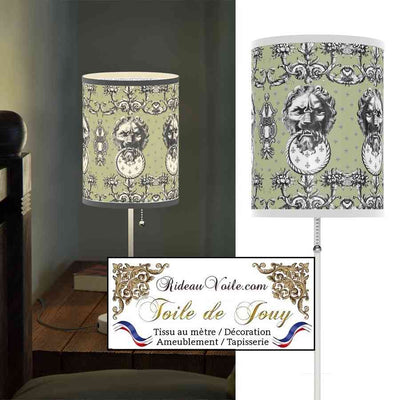 Tissu d'éditeur ameublement motif imprimé Baroque  Antique ornement Lys Toile de Jouy Lion noir & vert luxe haut gamme. Décoratrice d'architecte d'intérieur patrimoine historique pour tapisserie. Boutique Confection voilage, rideau au mètre. Ignifugé occultant.