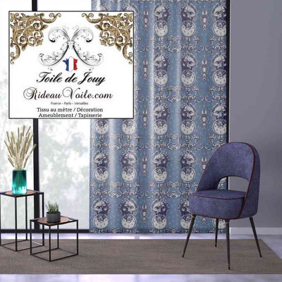 Tissu d'ameublement motif imprimé Baroque Bleu Antique ornement Lys Toile de Jouy Lion luxe haut gamme. Décoratrice d'architecte d'intérieur patrimoine historique pour tapisserie. Boutique Confection voilage, rideau au mètre. Ignifugé occultant.