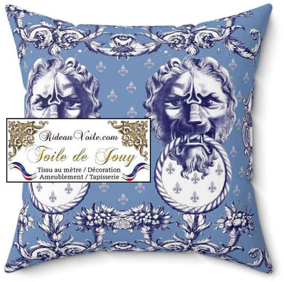 Tissu d'ameublement motif imprimé Baroque Bleu Antique ornement Lys Toile de Jouy Lion luxe haut gamme. Décoratrice d'architecte d'intérieur patrimoine historique pour tapisserie. Boutique Confection voilage, rideau au mètre. Ignifugé occultant.