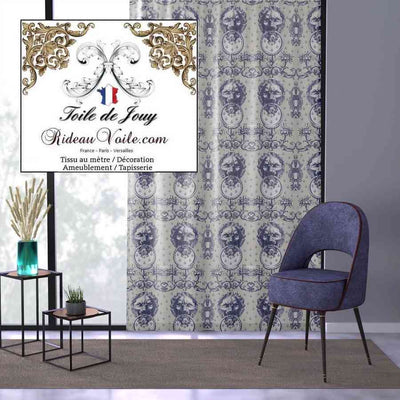 Tissu d'ameublement motif imprimé Baroque Bleu Antique ornement Lys Toile de Jouy Lion luxe haut gamme. Décoratrice d'architecte d'intérieur patrimoine historique pour tapisserie. Boutique Confection voilage, rideau au mètre. Ignifugé occultant.