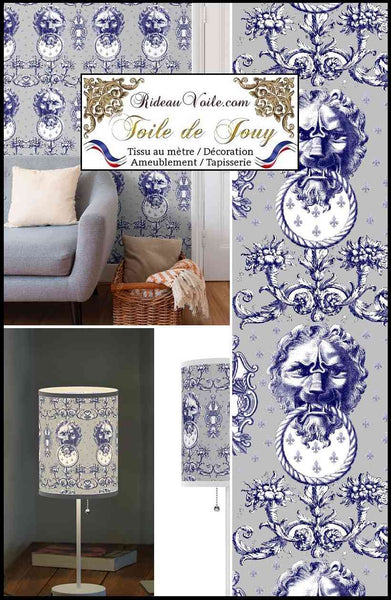 Tissu d'ameublement motif imprimé Baroque gris bleu Antique ornement Lys Toile de Jouy Lion luxe haut gamme. Décoratrice d'architecte d'intérieur patrimoine historique pour tapisserie. Boutique Confection voilage, rideau au mètre. Ignifugé occultant.