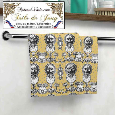 Tissu d'éditeur ameublement motif imprimé Baroque  Antique ornement Lys Toile de Jouy Lion noir jaune luxe haut gamme. Décoratrice d'architecte d'intérieur patrimoine historique pour tapisserie. Boutique Confection voilage, rideau au mètre. Ignifugé occultant.