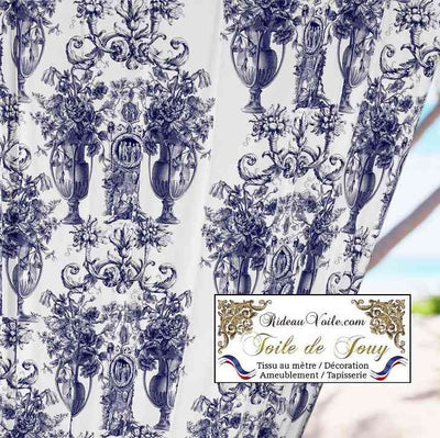 Tissu bleu marine d'éditeur d'ameublement luxe haut gamme décoratrice d'architecte patrimoine historique pour tapisserie Antique ornement motif Toile de Jouy bleu. Textile imprimé Baroque. Confection voilage, rideau au mètre. Ignifugé occultant sur velours cuir et laine.