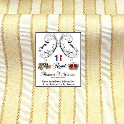 Référence : BARSIJAUN Le tissu d'ameublement jacquard style vintage avec une surface légèrement brillante dans un jeux de rayures chic est mélangé de coton.  Vendu au mètre et service de confection sur mesure.