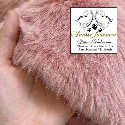 Architecte Décoration Fausse fourrure peau poils animal au mètre rideau Plaid rose a version ignifuge est disponible à partir de 10 mètres.
