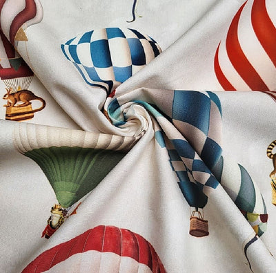 Tissu ameublement coton blanc avec des motifs ballons montgolfières mètre