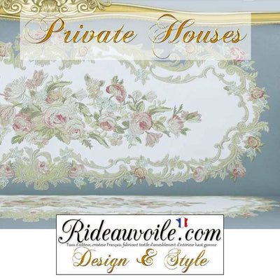 Décoratrice architecte décorateur intérieur design Tissu velours bleu gris argent ameublement motif broderie bouquet fleurs ornement style Baroque mètre. Décoration art tapisserie décoratrice siège Paris Versailles, Bruxelles.
