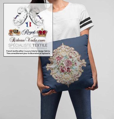 Tissu velours d'ameublement éditeur fournisseurs fabricant d'intérieur textile pour la décoration et la tapisserie. Tissu brodé broderie style Baroque Aubusson bouquet de fleurs de Rose. Velours au mètre, confection rideau, coussin sur mesure Paris boutique luxe Versailles.