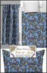 Tissu motif Toile de Jouy fleur au mètre rideau tapisserie voilage bleu Boutique Tissu ameublement rideau motif fleur toile jouy Möbelstoff vorhänge ignifugé occultant. Blumenmuster stoff. French fabric flower pattern curtain drapes upholstery. Tela cortina. Toile de Jouy verhokangas. Tessuto per tende. Toile de Jouy Rido Stoff Riddoen. Tende e tessuti.