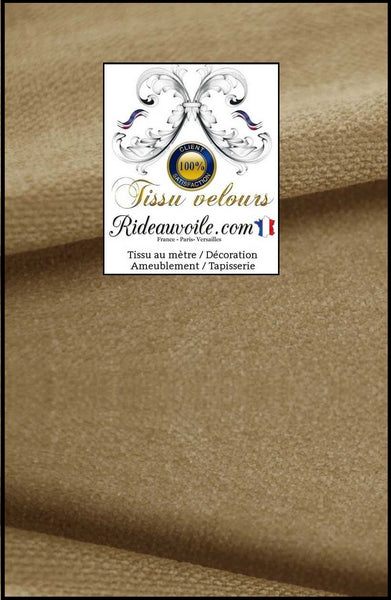 Tissu tapisserie velours uni marron grège beige foncé réversible double face recto verso identique doté de la technologie Aqua-clean. Textile d'éditeur d'ameublement intérieur haut de gamme. Couture sur mesure rideau velours, coussin velours plaid #veloursameublement #tissuameublement 