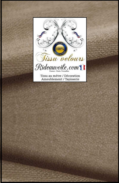 Tissu tapisserie velours uni étain grège sépia beige foncé réversible double face recto verso identique doté de la technologie Aqua-clean. Textile d'éditeur d'ameublement intérieur haut de gamme. Couture sur mesure rideau velours, coussin velours plaid #veloursameublement #tissuameublement 