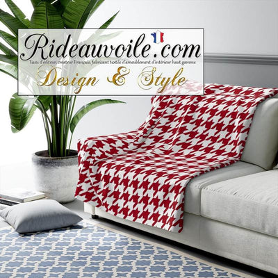 Tissu graphique éditeur ameublement motif pied de poule rouge mètre laine plaid motif losange imprimé lignes carreaux velours. Textile ignifugé occultant, voilage canapé, coussin. Architecte décoratrice d'intérieur aménagement luxe Paris.