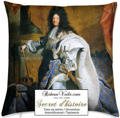 Tissu Baroque décoration rideau motif Louis XIV Hyacinthe Rigaud Versailles Trianon Palace Versailles - Roi Soleil -  MGallery XIXème Empire Monarchie. Rideaux ameublement tapisserie siège. Boutique luxe Rideauvoile - French upholstery tapestry fabrics historic Louis XIII.